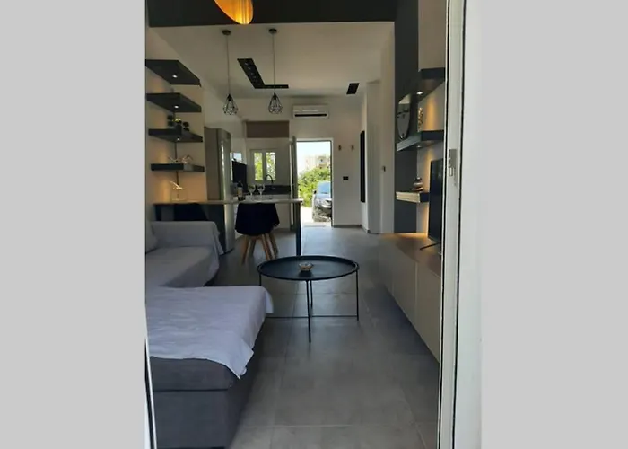 Luxury 1 Bedroom In *