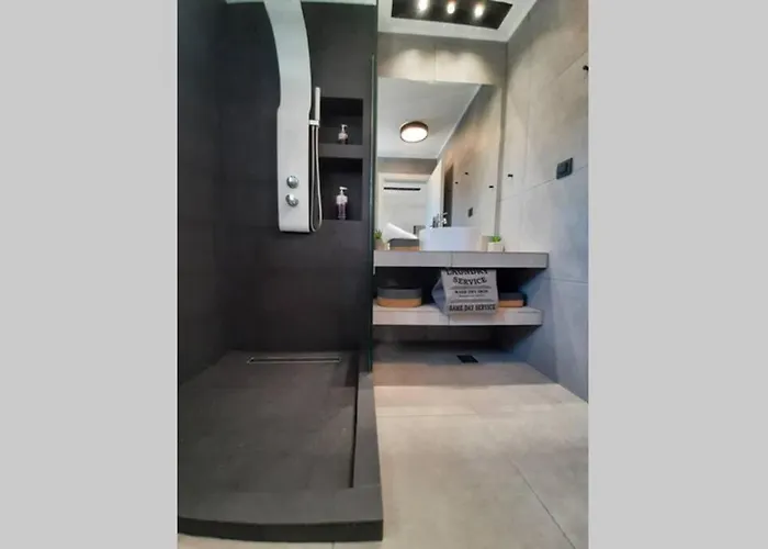 Luxury 1 Bedroom In