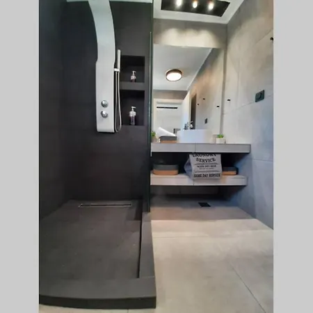 Luxury 1 Bedroom In